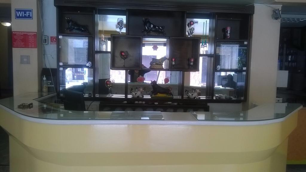 Hotel Bacastell Quito Kültér fotó